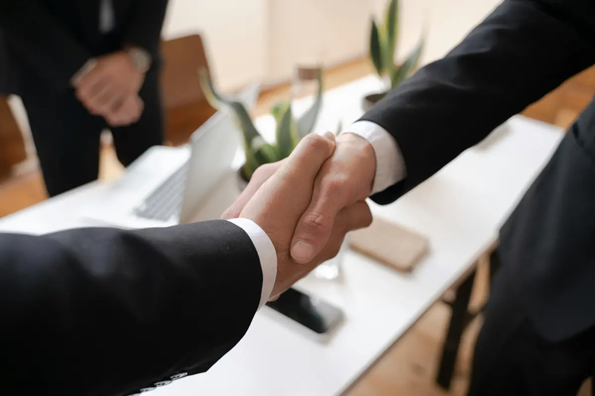 Arrow-testimonials_committment-to-customers